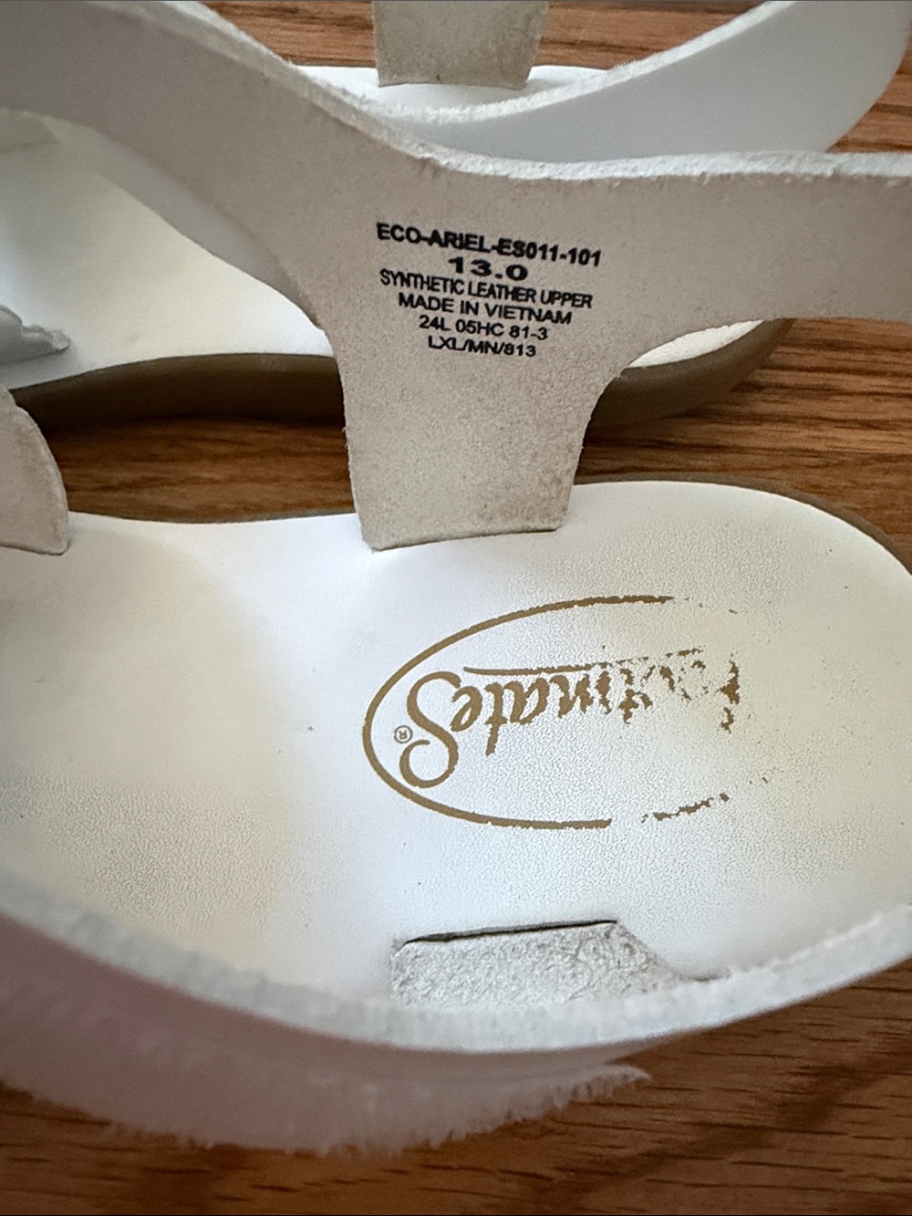 FootMates White Girls' Buckle Sandals with Scalloped Straps - Picture 3 of 4